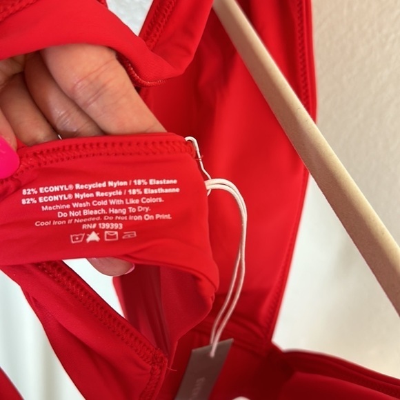 Everlane The Triangle Bikini Top in Bright Red NWT - Picture 10 of 11